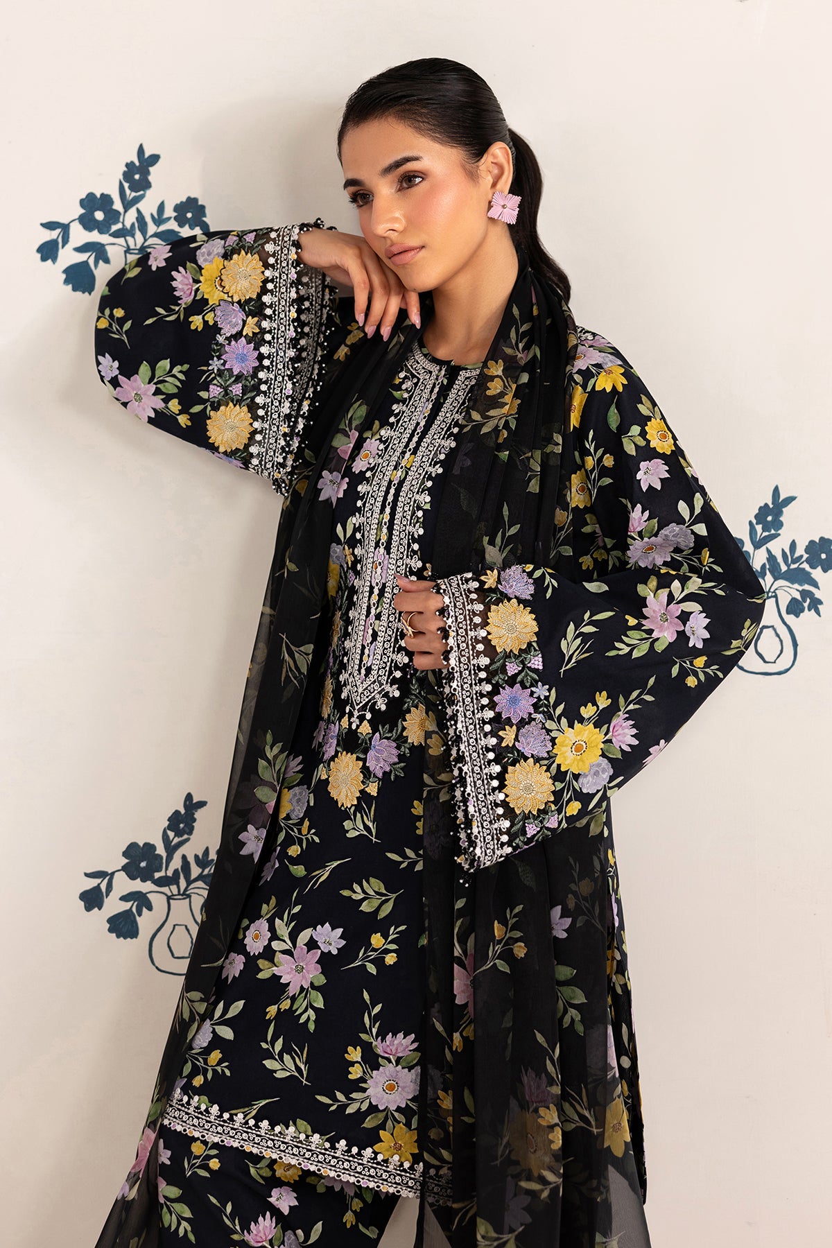 Baroque | Embroidered lawn | UF-4465