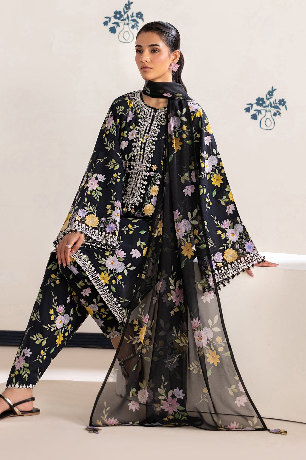 Baroque | Embroidered lawn | UF-4465