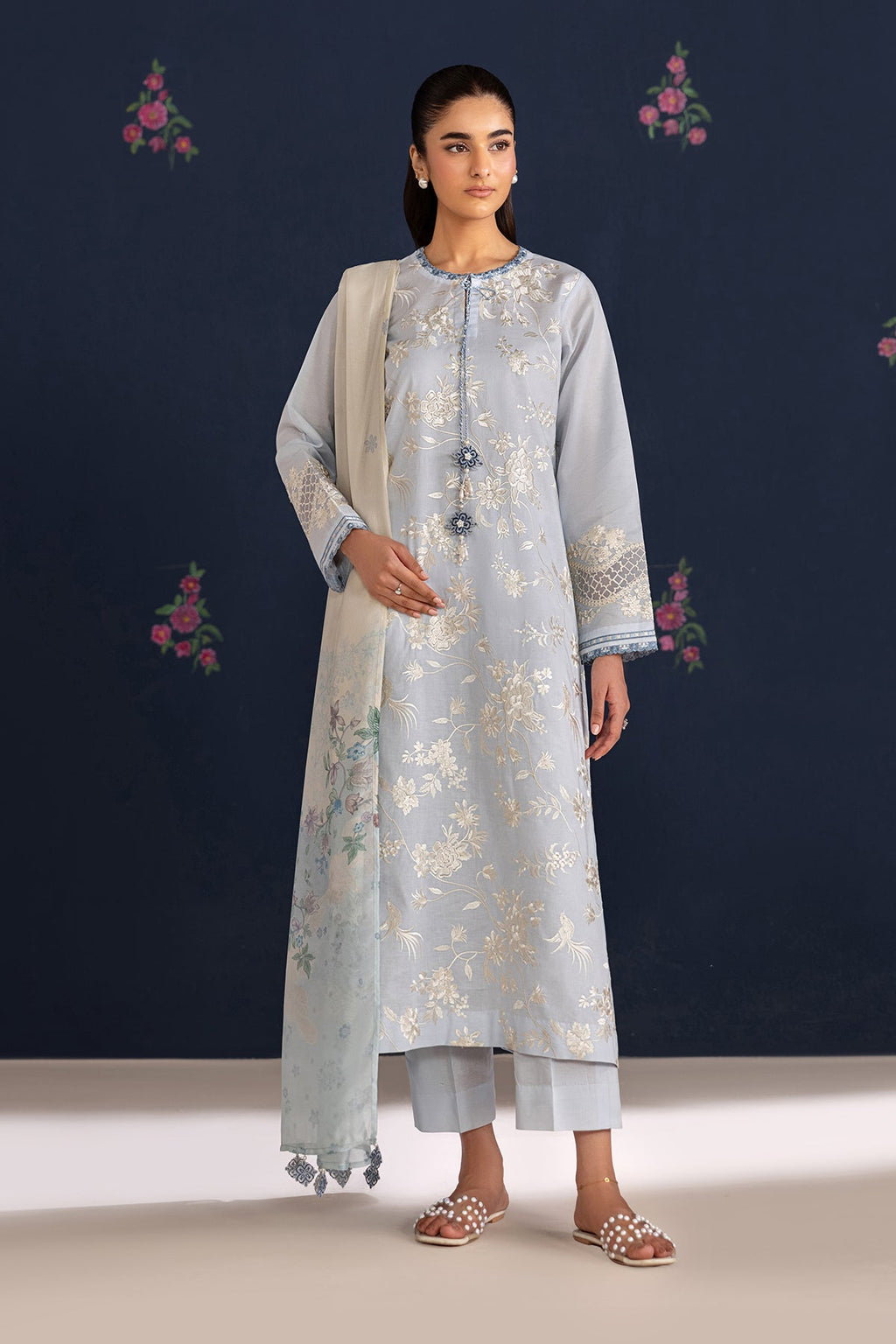 Baroque | Embroidered lawn | UF-4466