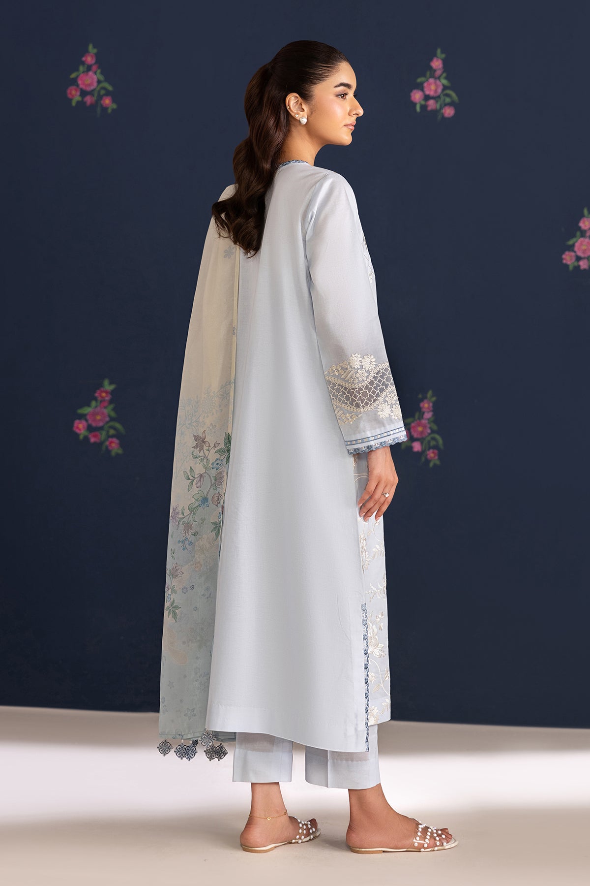 Baroque | Embroidered lawn | UF-4466