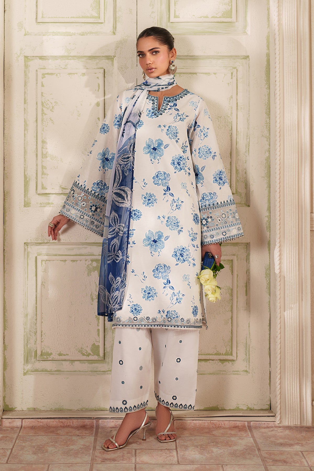 Baroque | Embroidered lawn | UF-4413