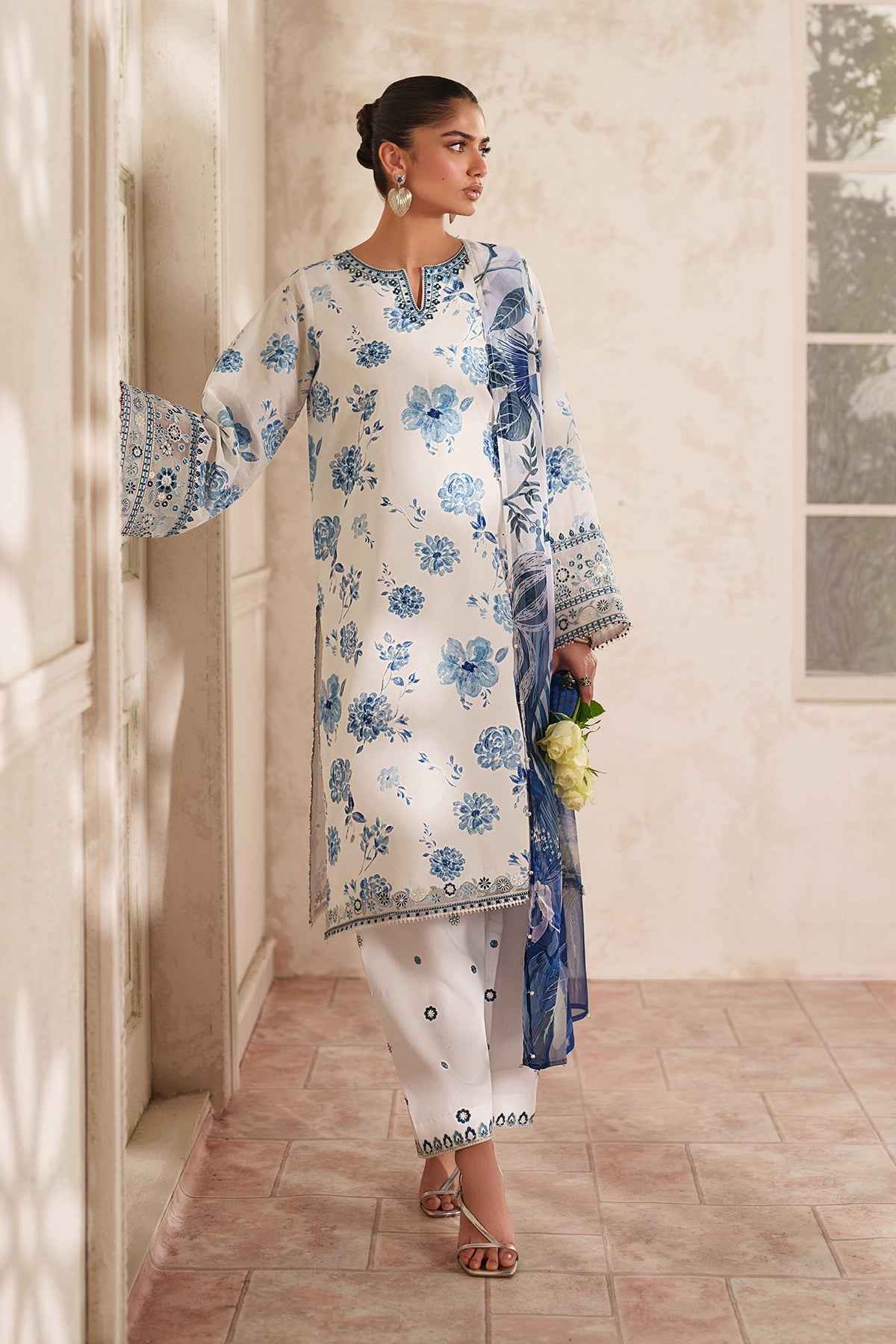Baroque | Embroidered lawn | UF-4413