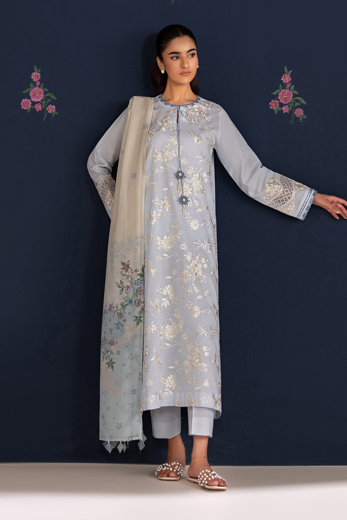 Baroque | Embroidered lawn | UF-4466