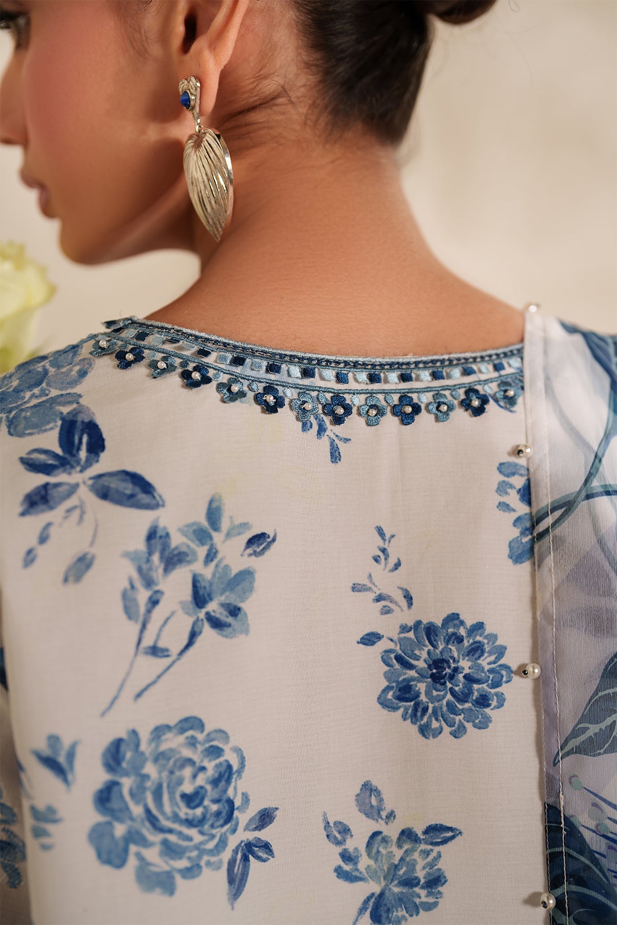 Baroque | Embroidered lawn | UF-4413