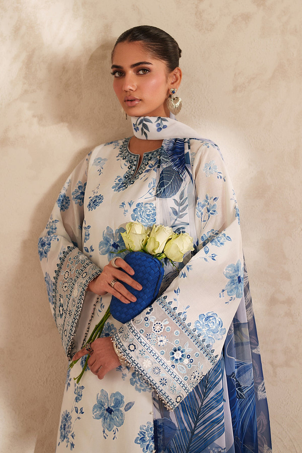 Baroque | Embroidered lawn | UF-4413