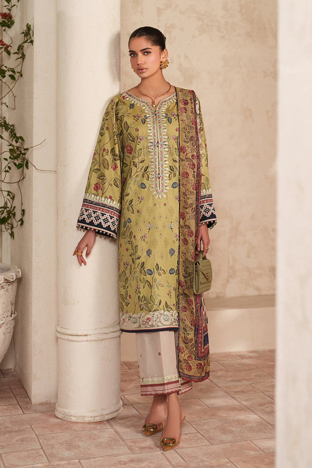 Baroque | Embroidered lawn | UF-4414