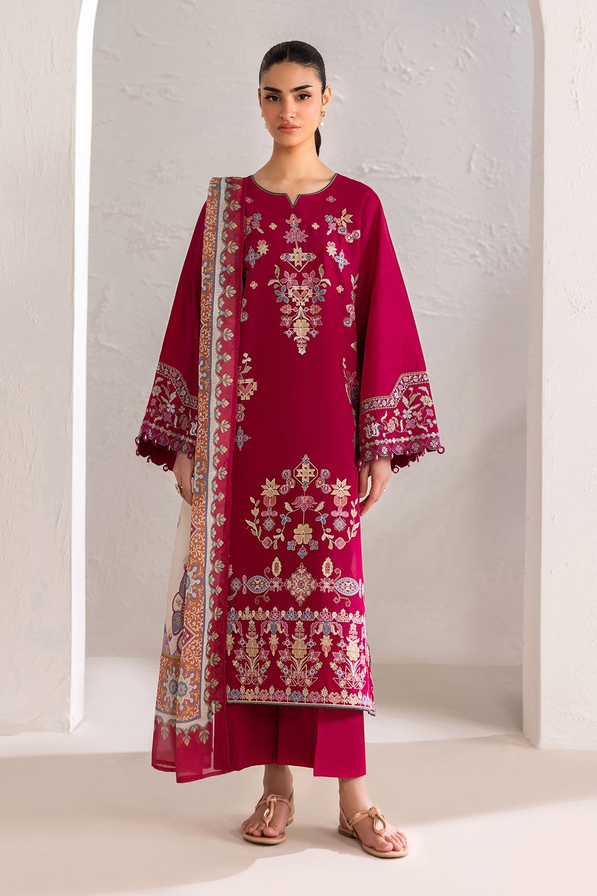 Baroque | Embroidered lawn | UF-4449