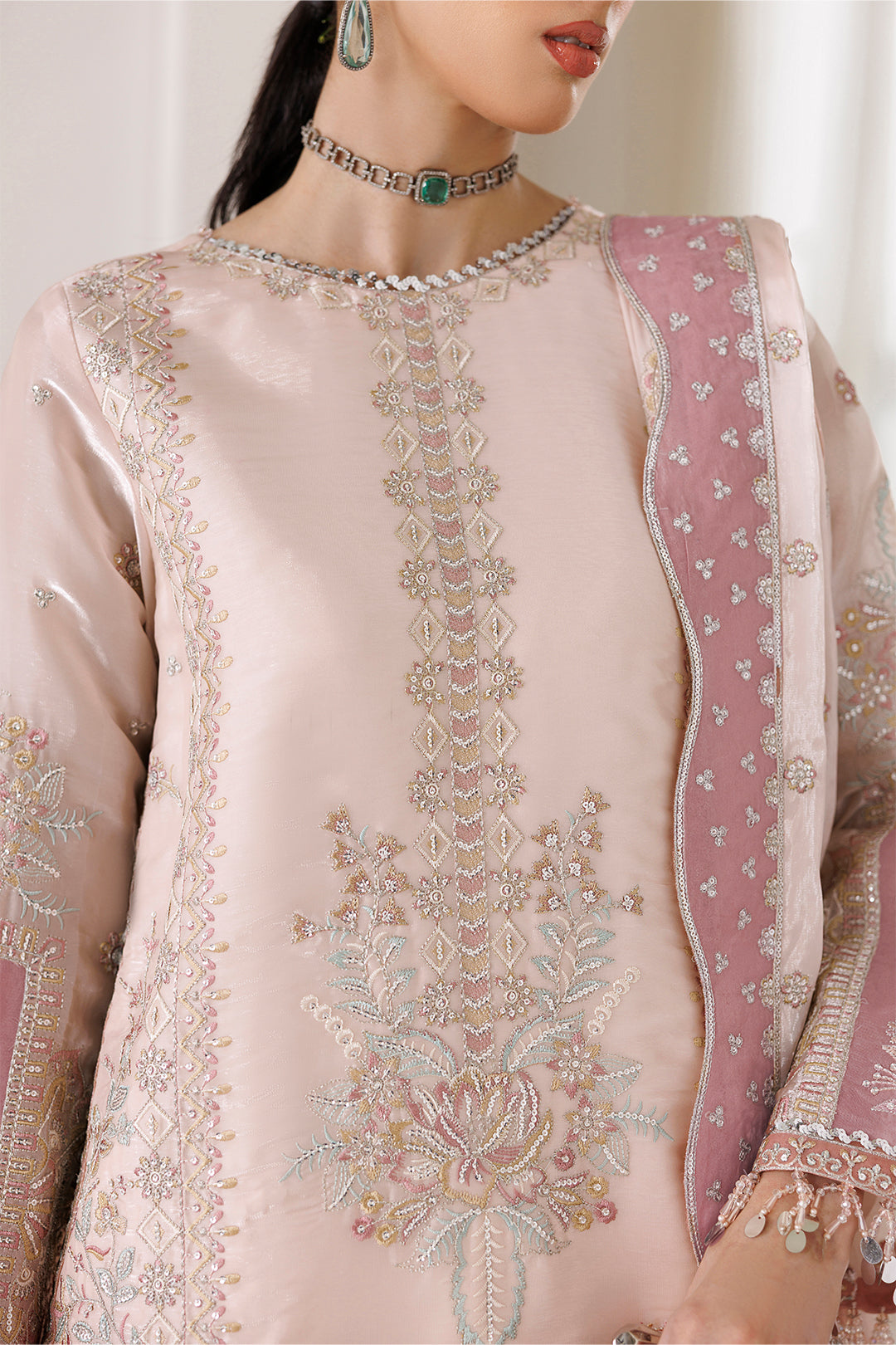 Alizeh | La Ruhe Festive | AF-CH-2262-Taurus