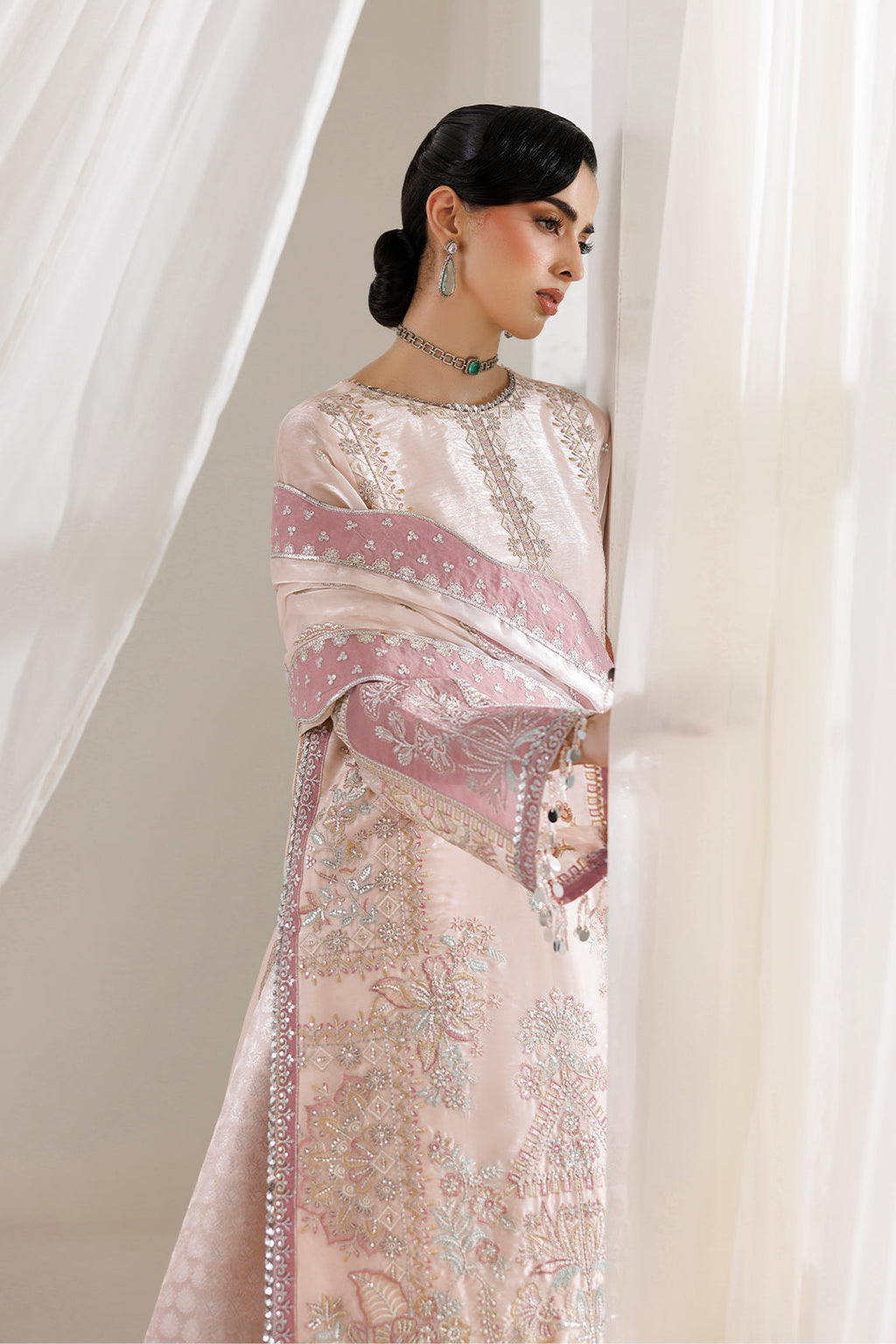 Alizeh | La Ruhe Festive | AF-CH-2262-Taurus