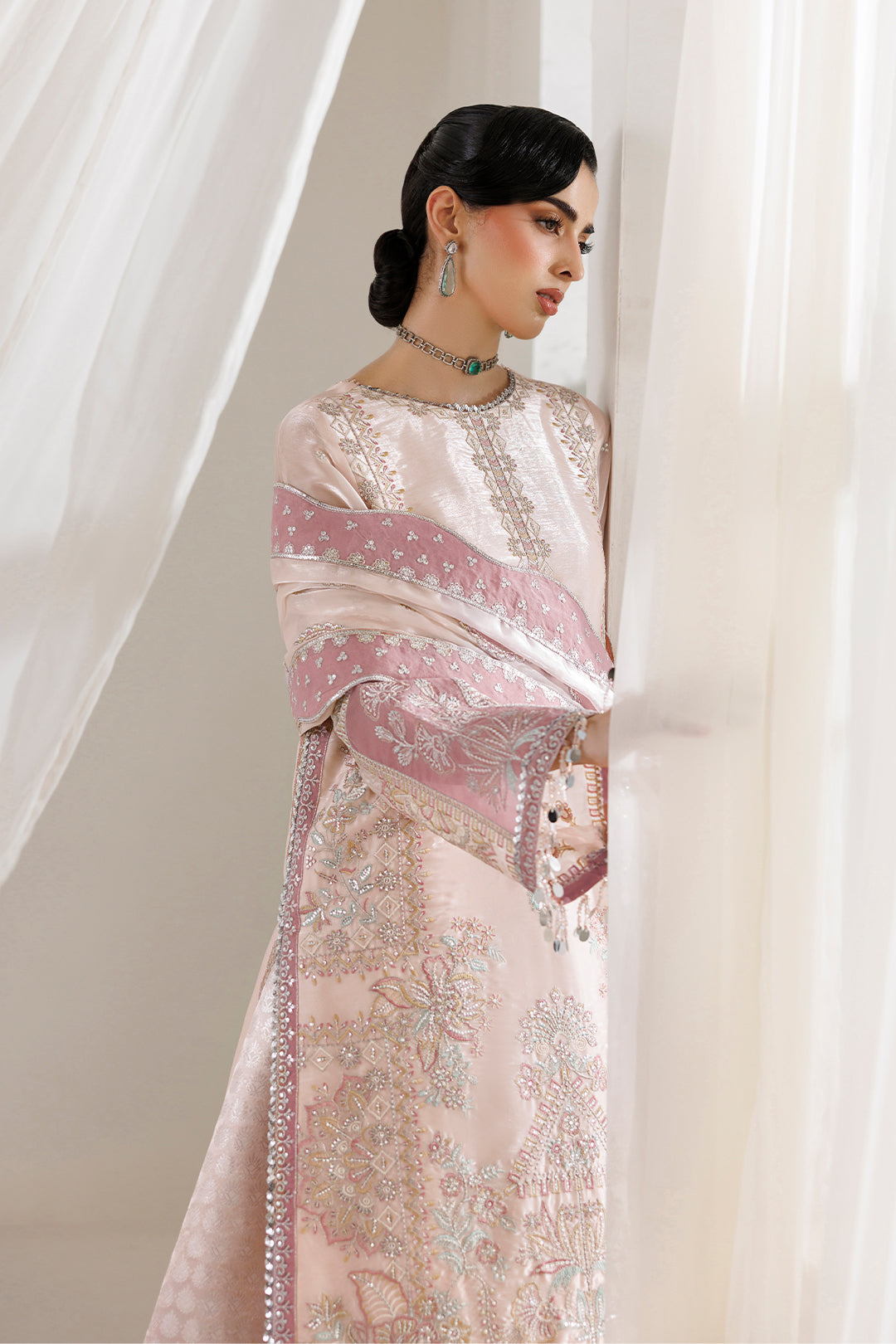 Alizeh | La Ruhe Festive | AF-CH-2262-Taurus