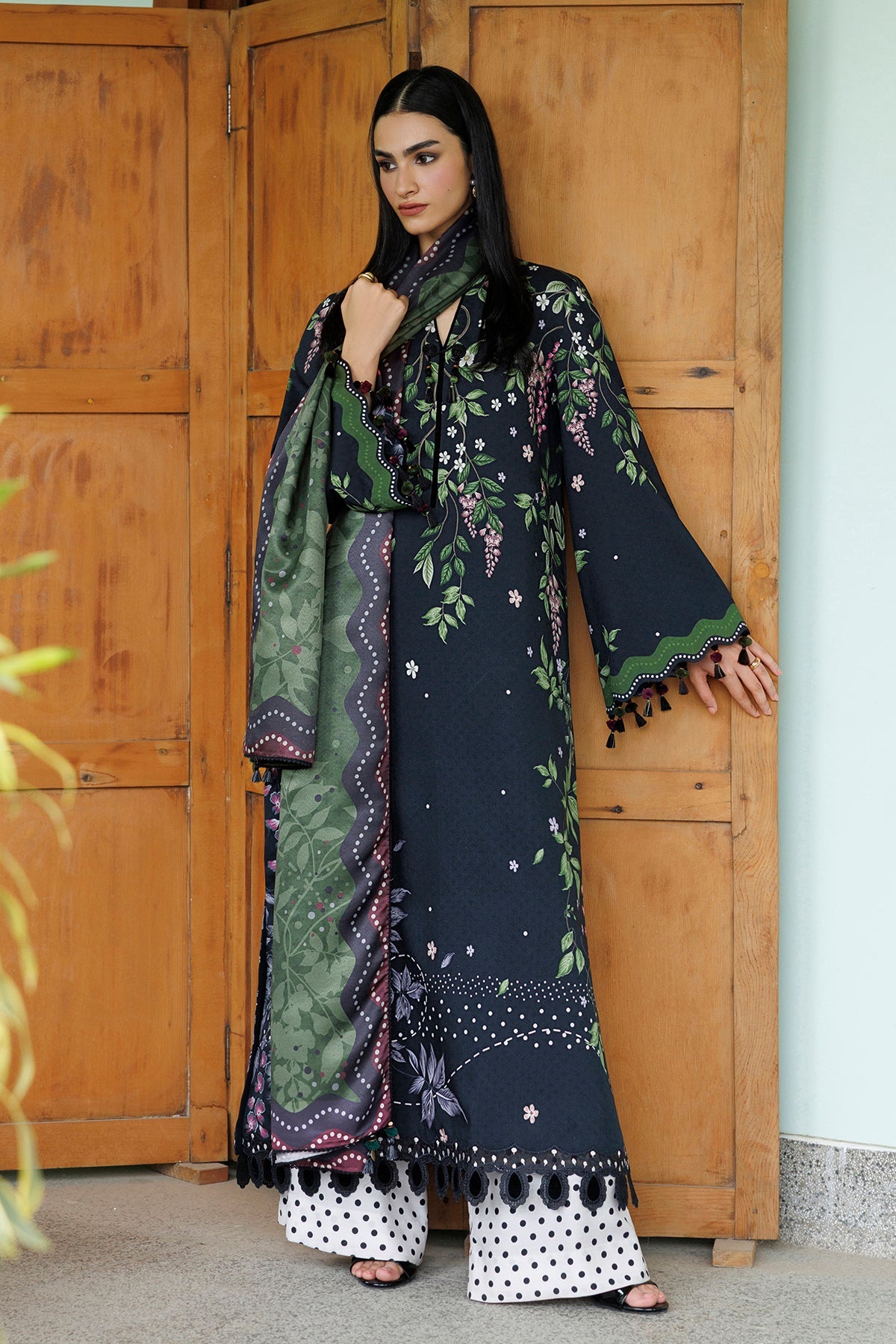 Jazmin | Embroidered Viscose Winter | UW-0269