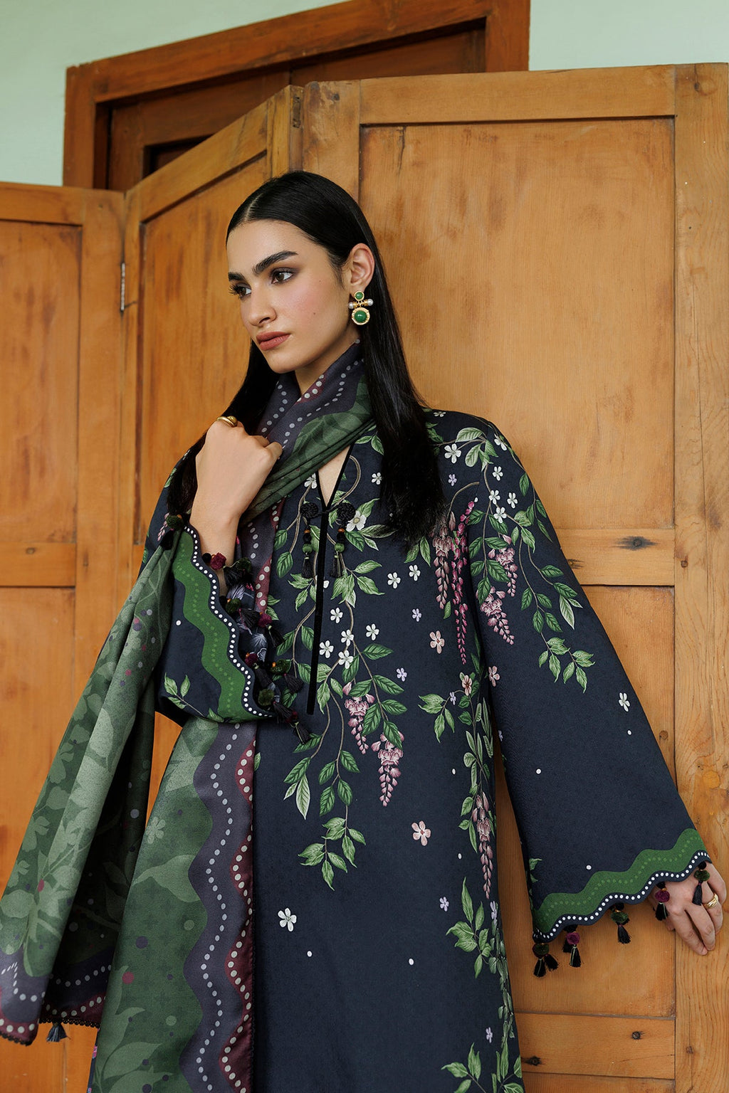 Jazmin | Embroidered Viscose Winter | UW-0269