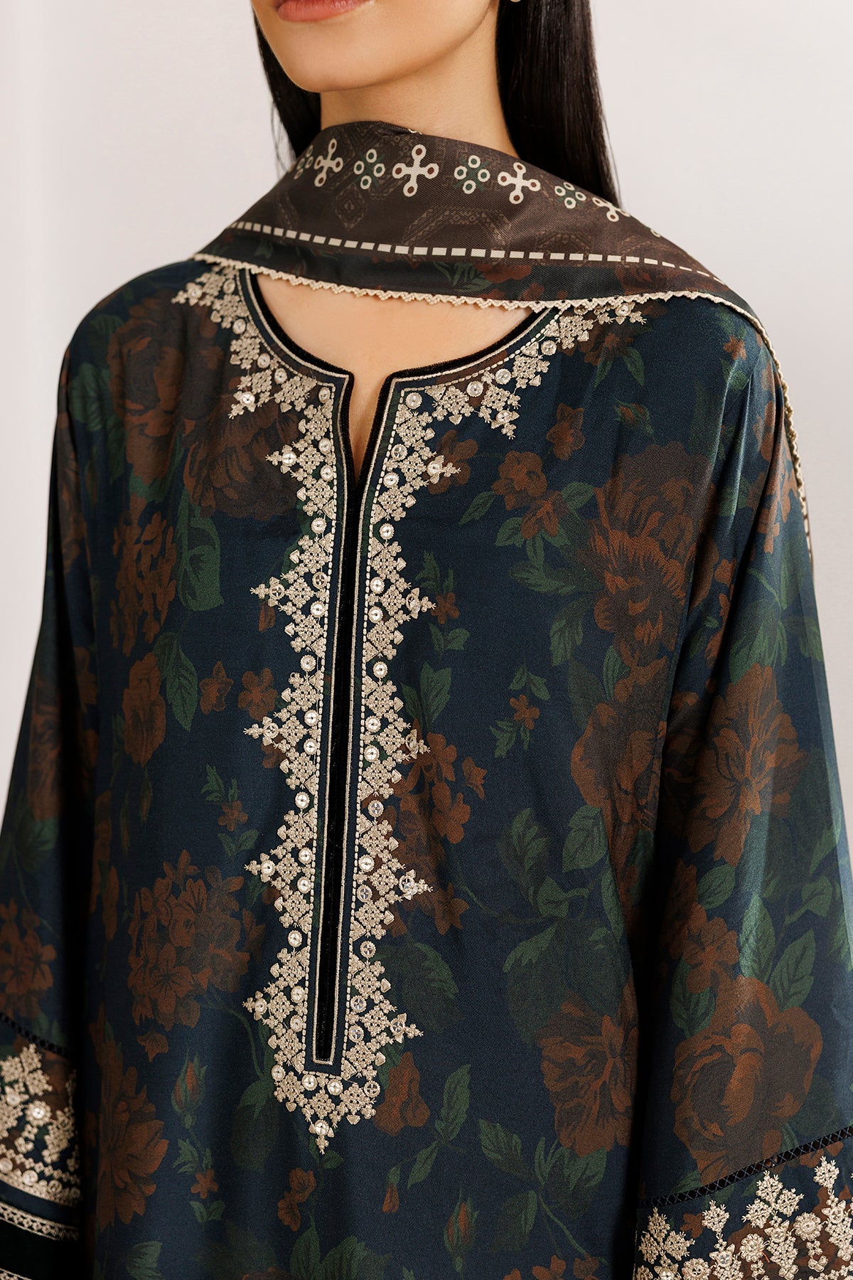 Jazmin | Embroidered Viscose Winter | UW-0266