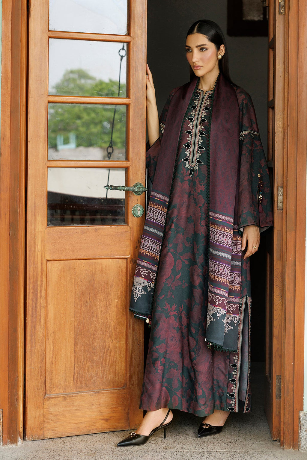 Jazmin | Embroidered Viscose Winter | UW-0262
