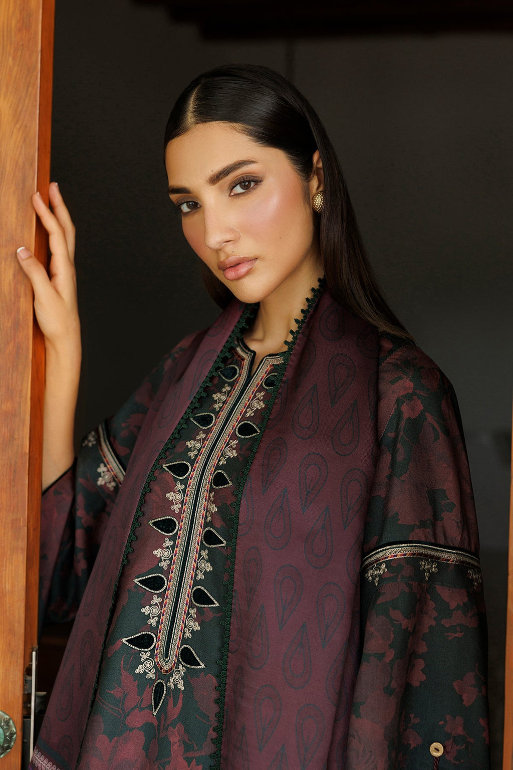Jazmin | Embroidered Viscose Winter | UW-0262