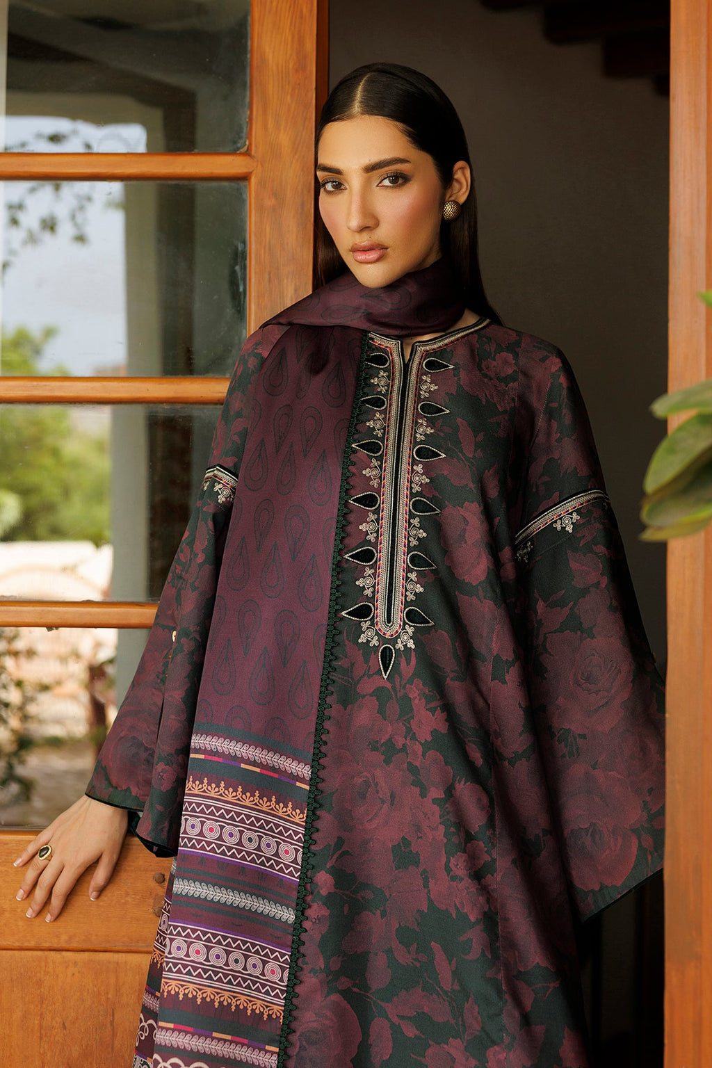 Jazmin | Embroidered Viscose Winter | UW-0262