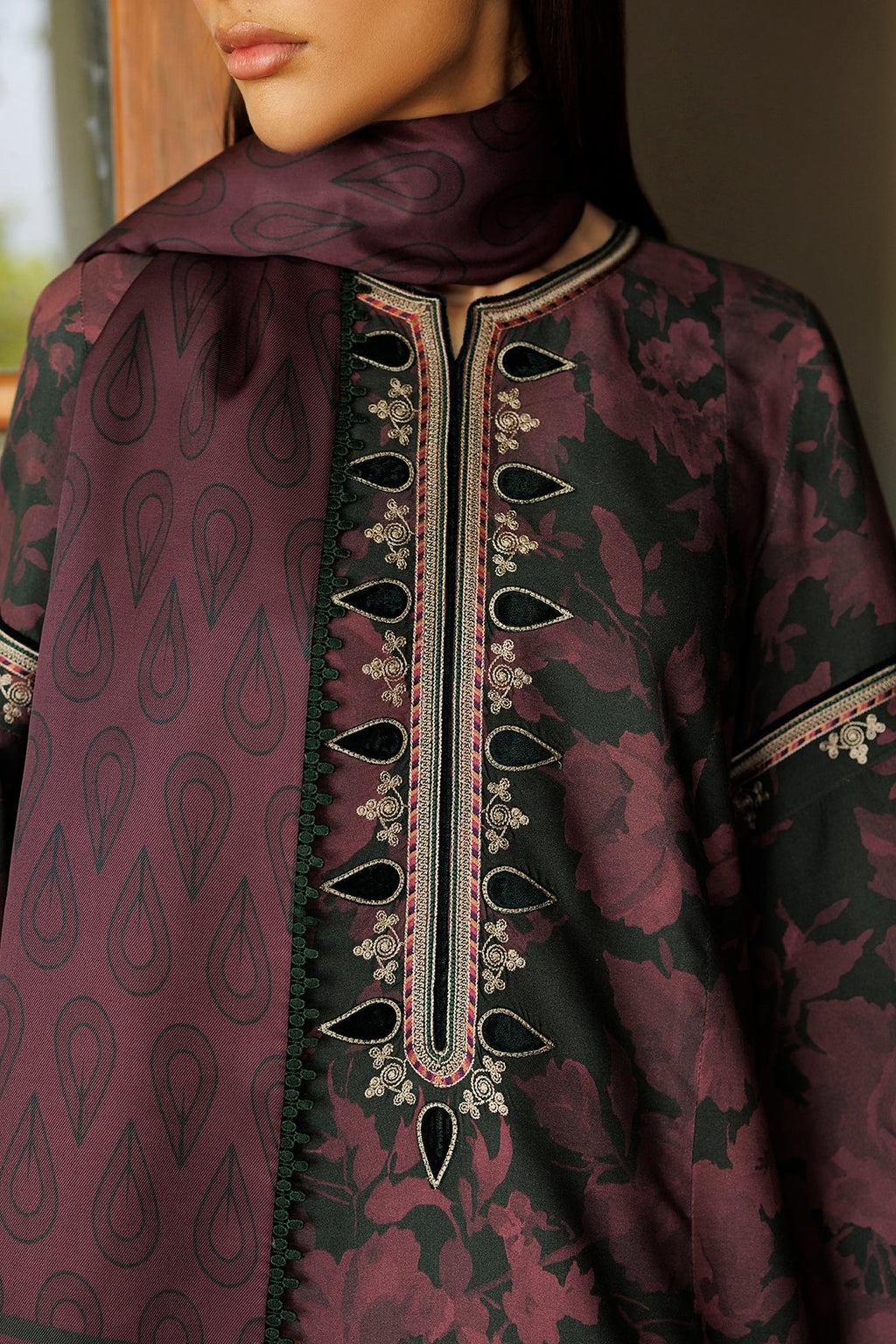 Jazmin | Embroidered Viscose Winter | UW-0262