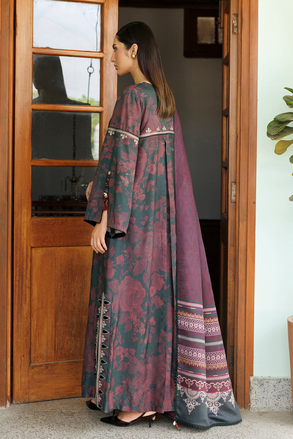 Jazmin | Embroidered Viscose Winter | UW-0262