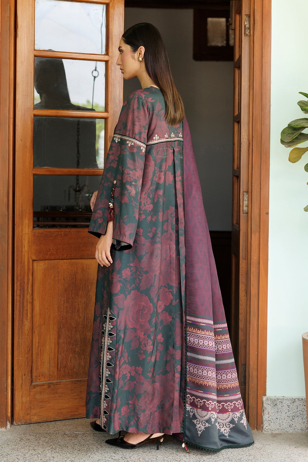 Jazmin | Embroidered Viscose Winter | UW-0262