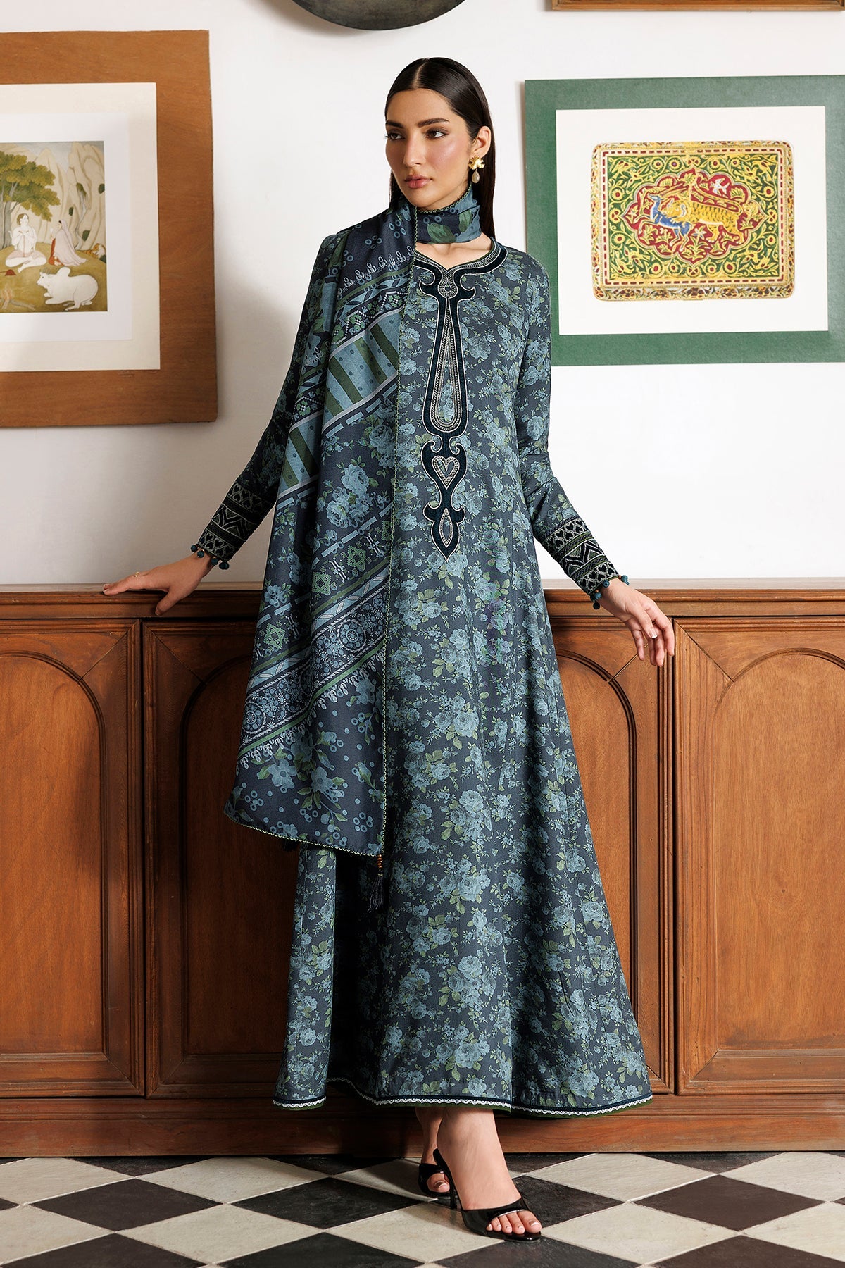 Jazmin | Embroidered Viscose Winter | UW-0256