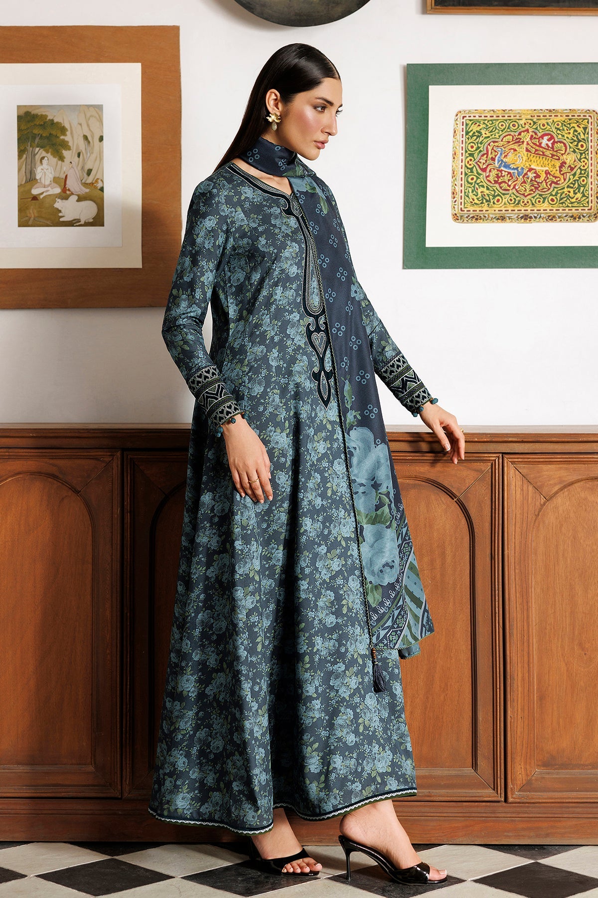 Jazmin | Embroidered Viscose Winter | UW-0256