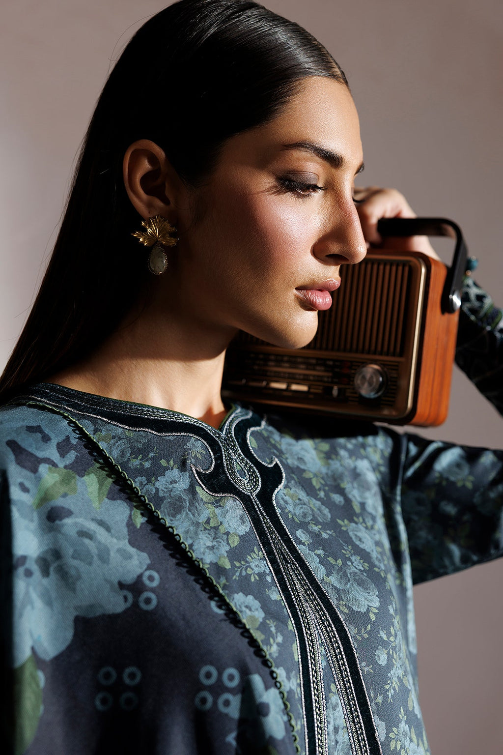 Jazmin | Embroidered Viscose Winter | UW-0256