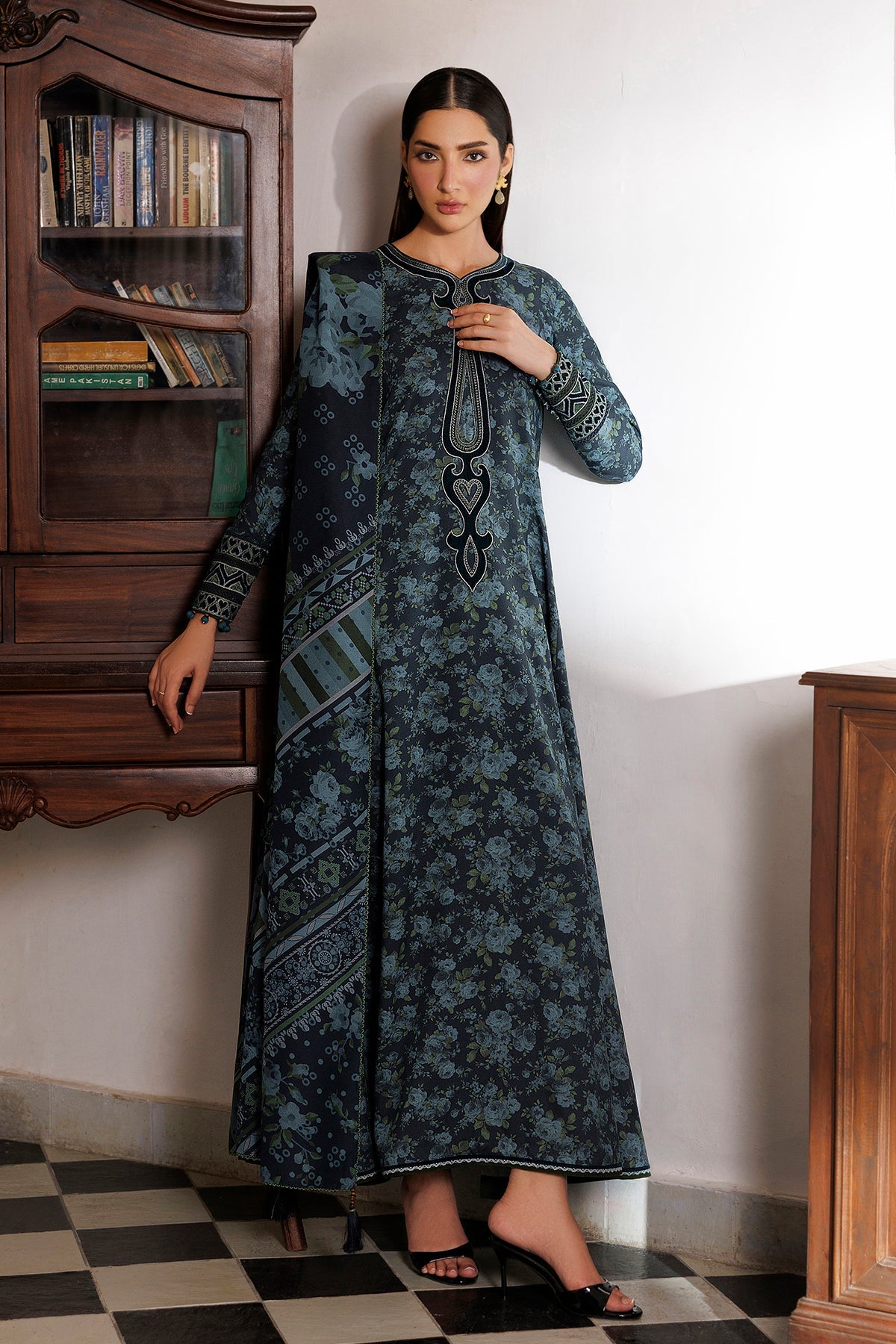 Jazmin | Embroidered Viscose Winter | UW-0256