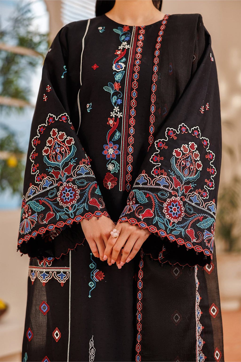 Baroque | Embroidered lawn | UF-4391