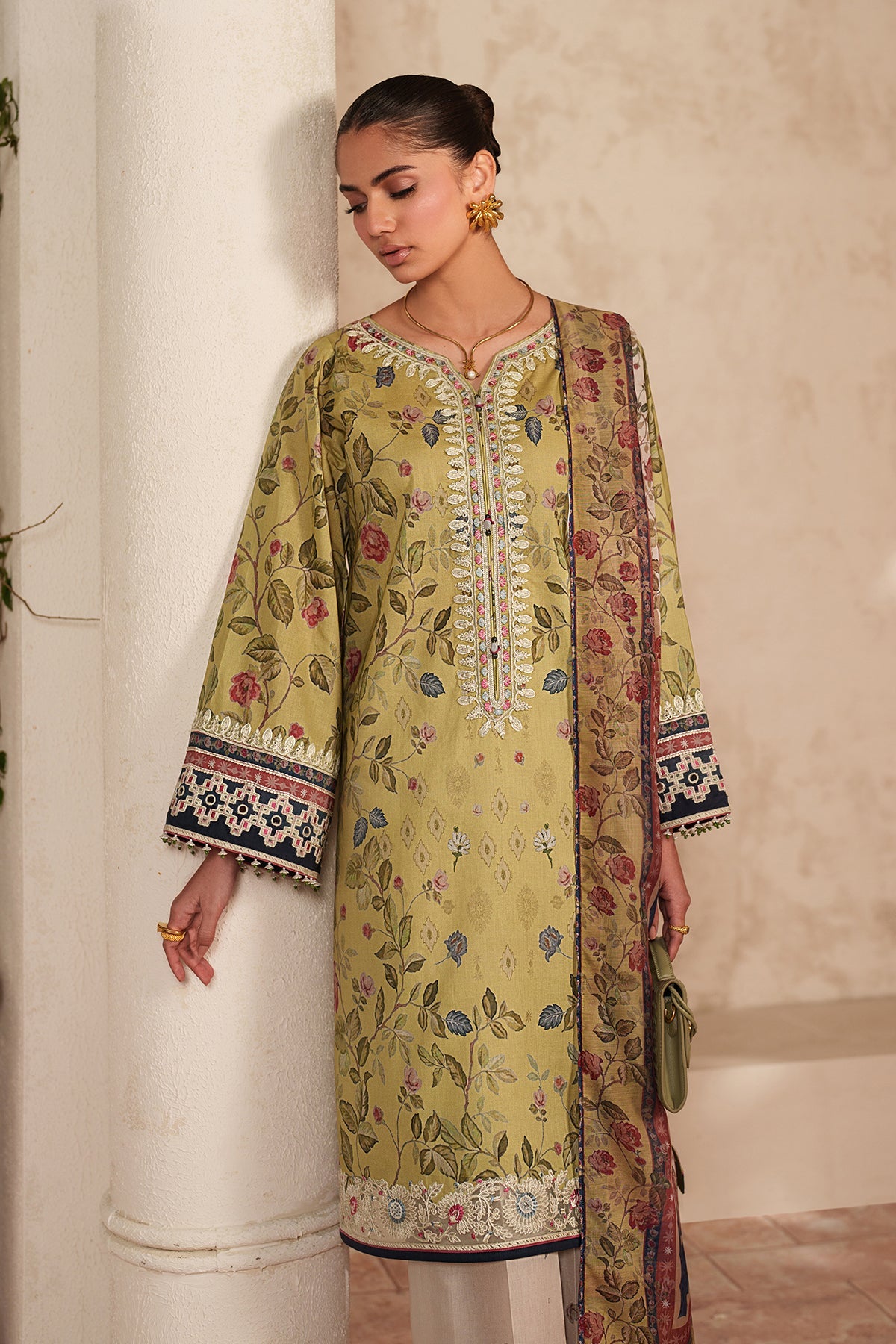 Baroque | Embroidered lawn | UF-4414