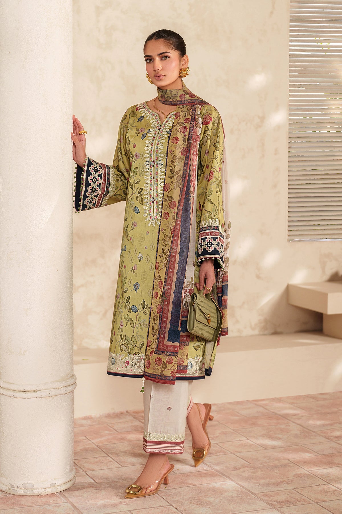 Baroque | Embroidered lawn | UF-4414