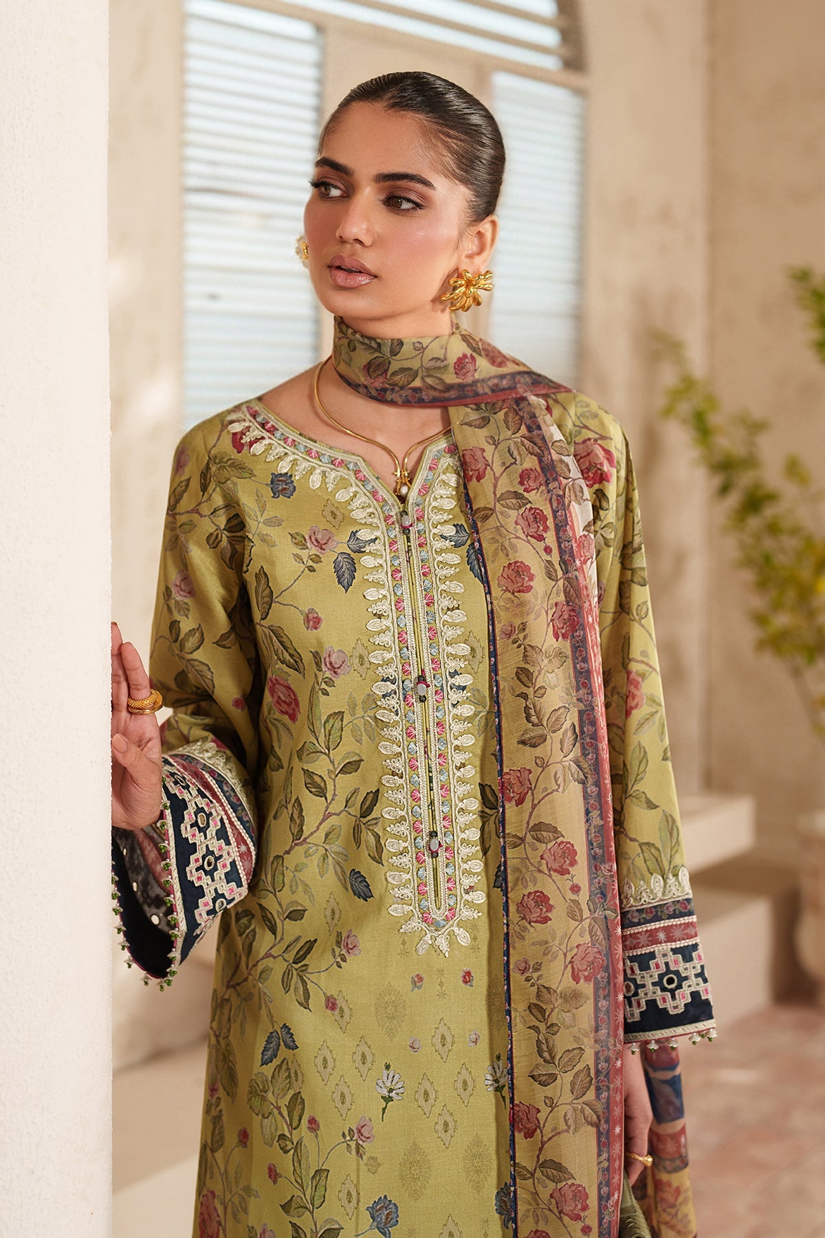 Baroque | Embroidered lawn | UF-4414