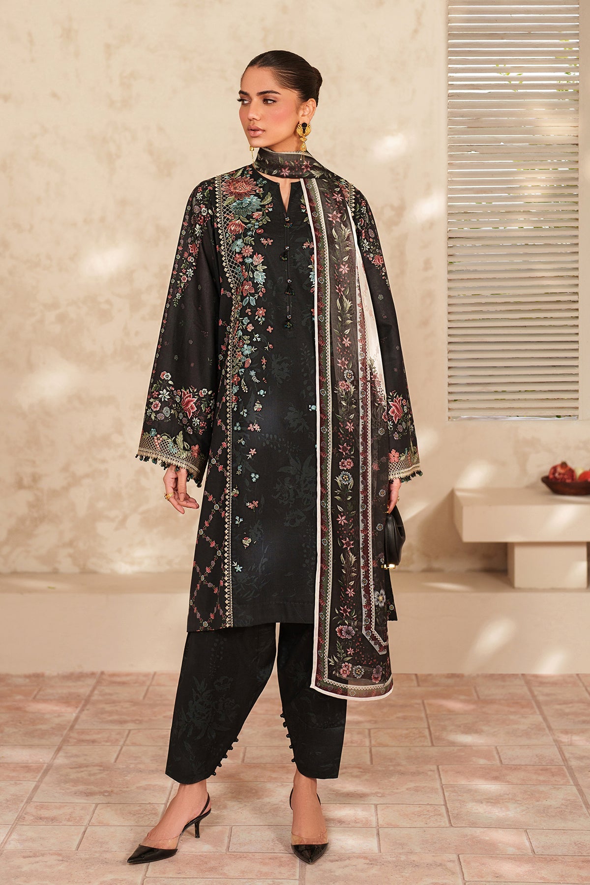 Baroque | Embroidered lawn | UF-4415