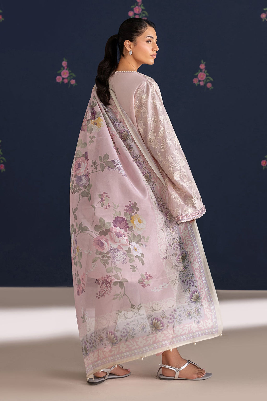 Baroque | Embroidered lawn | UF-4468