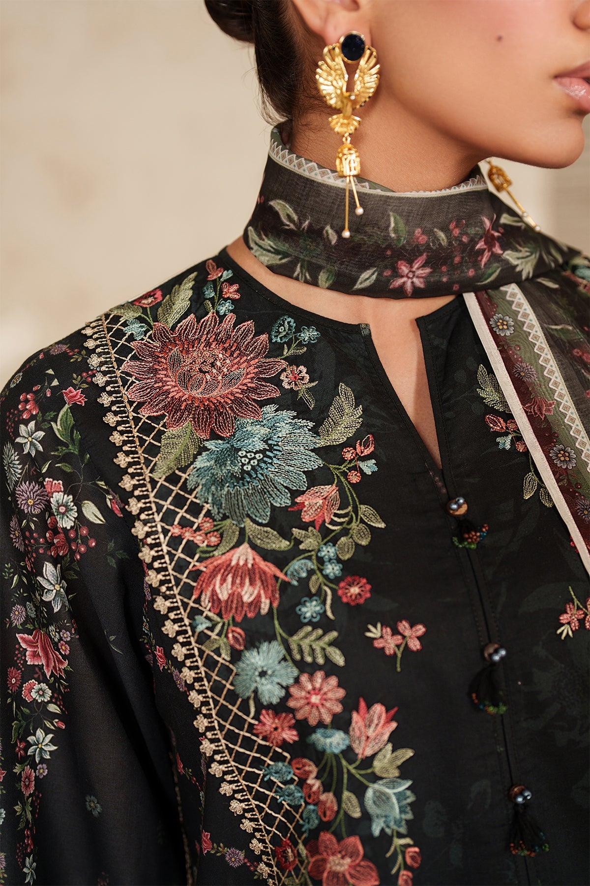 Baroque | Embroidered lawn | UF-4415