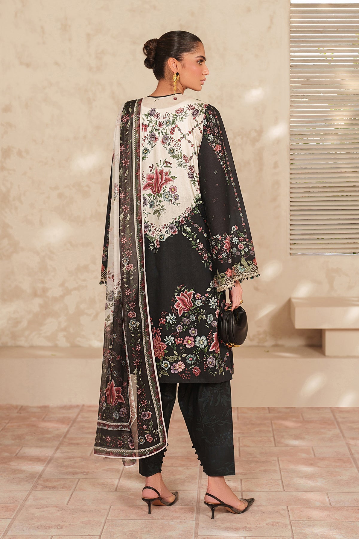 Baroque | Embroidered lawn | UF-4415