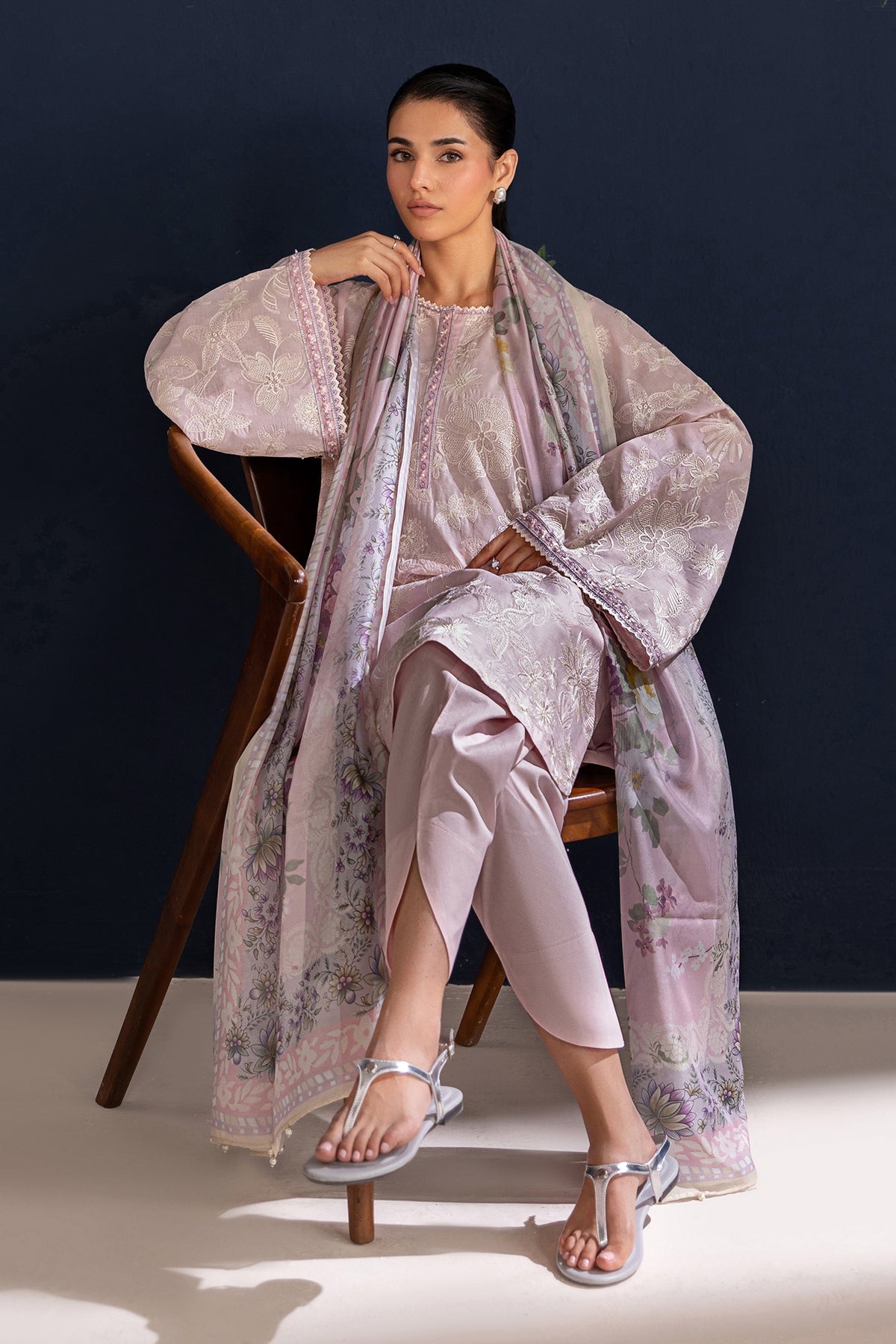 Baroque | Embroidered lawn | UF-4468