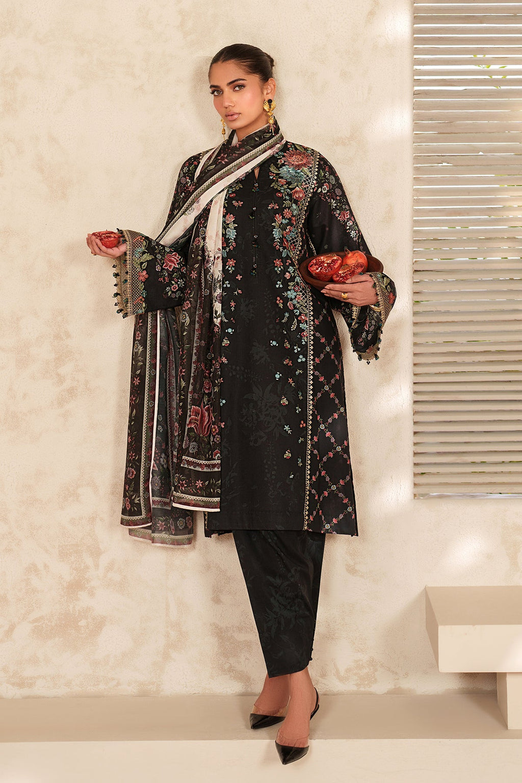 Baroque | Embroidered lawn | UF-4415
