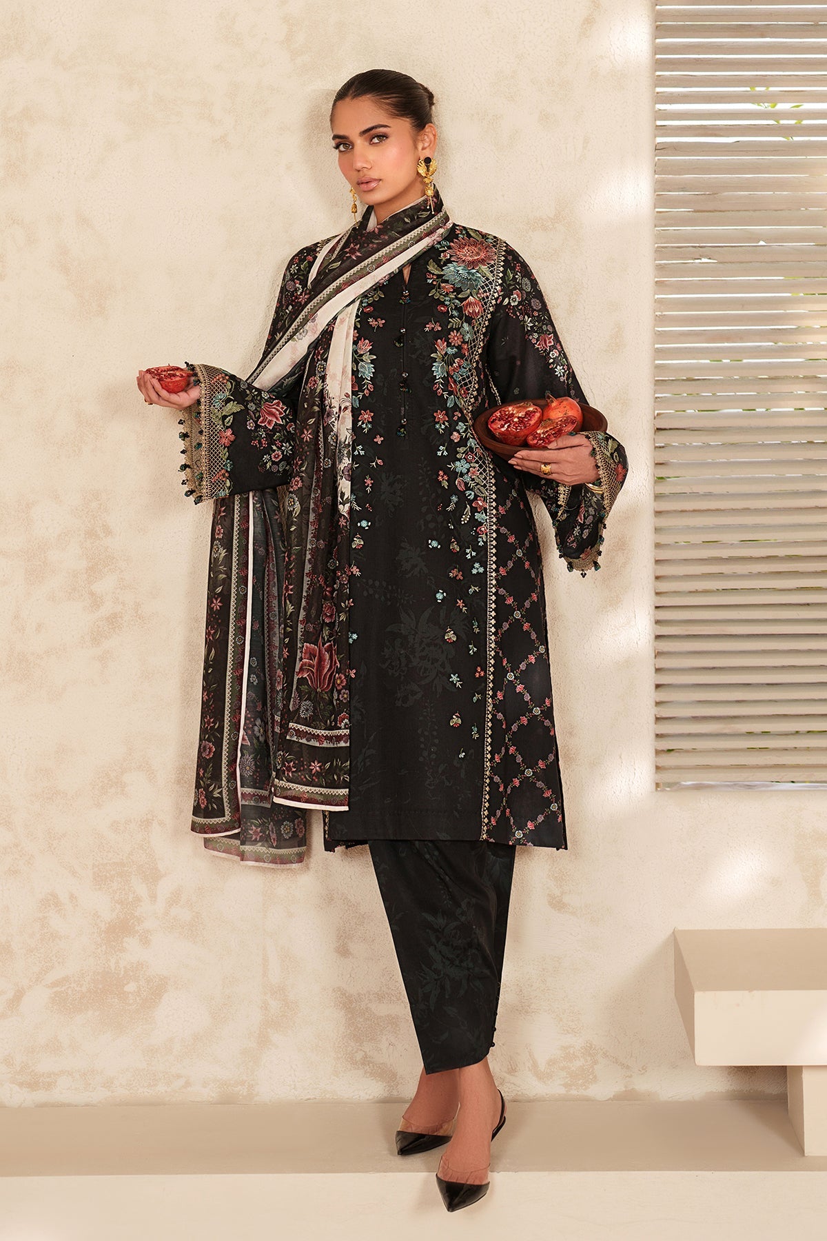 Baroque | Embroidered lawn | UF-4415