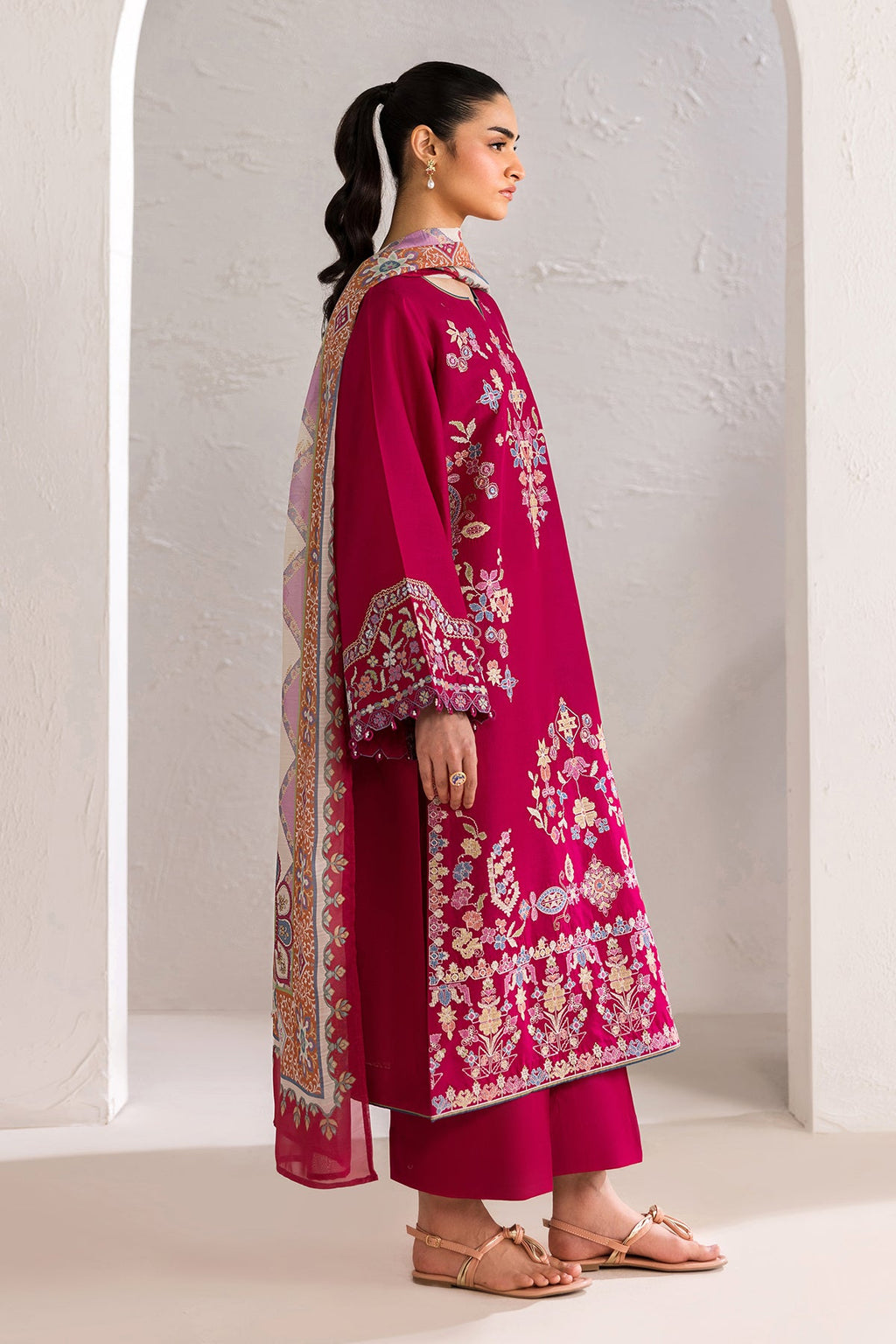 Baroque | Embroidered lawn | UF-4449