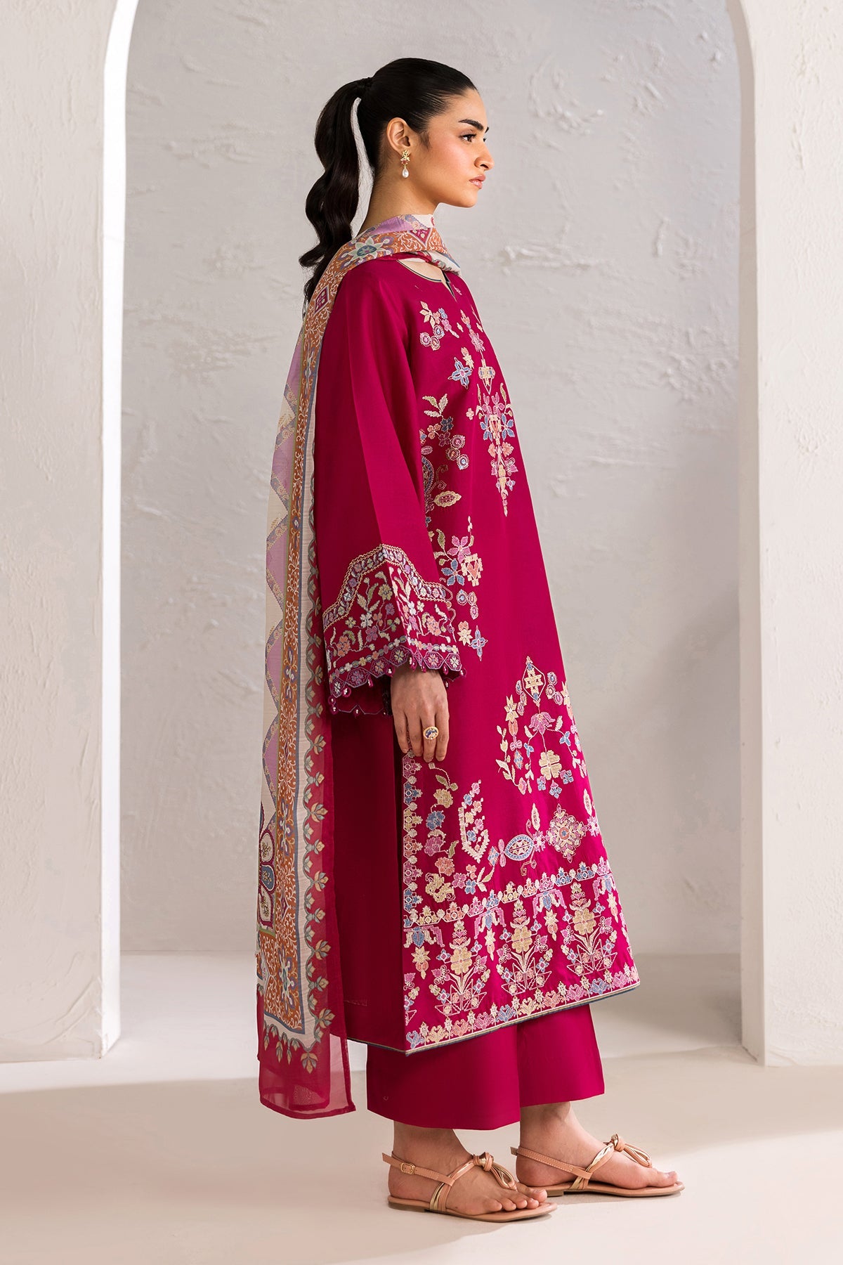 Baroque | Embroidered lawn | UF-4449