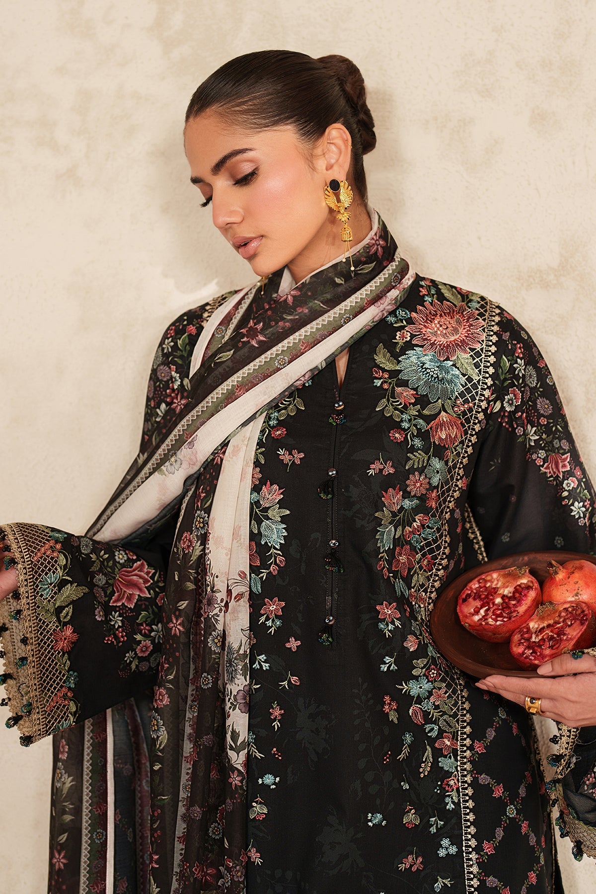 Baroque | Embroidered lawn | UF-4415