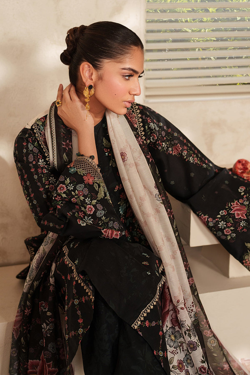 Baroque | Embroidered lawn | UF-4415