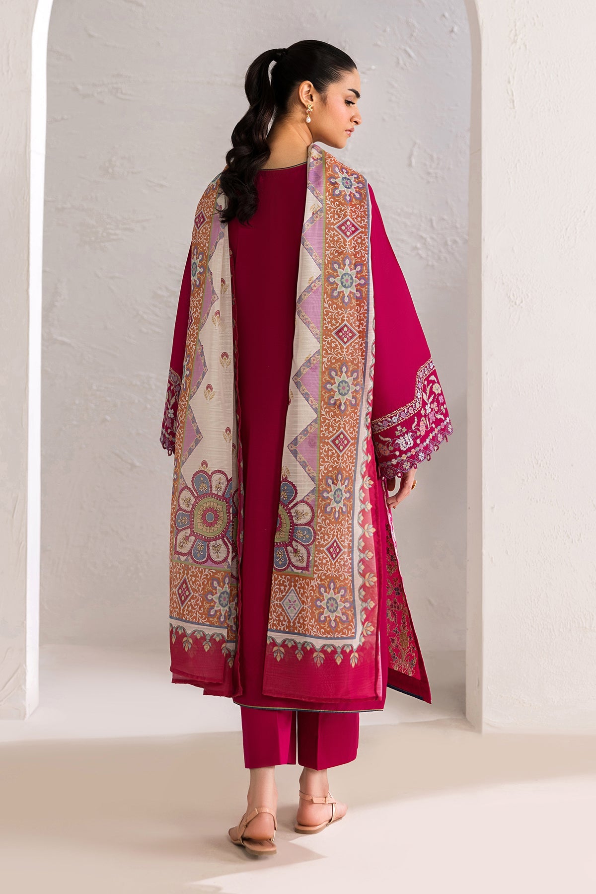 Baroque | Embroidered lawn | UF-4449