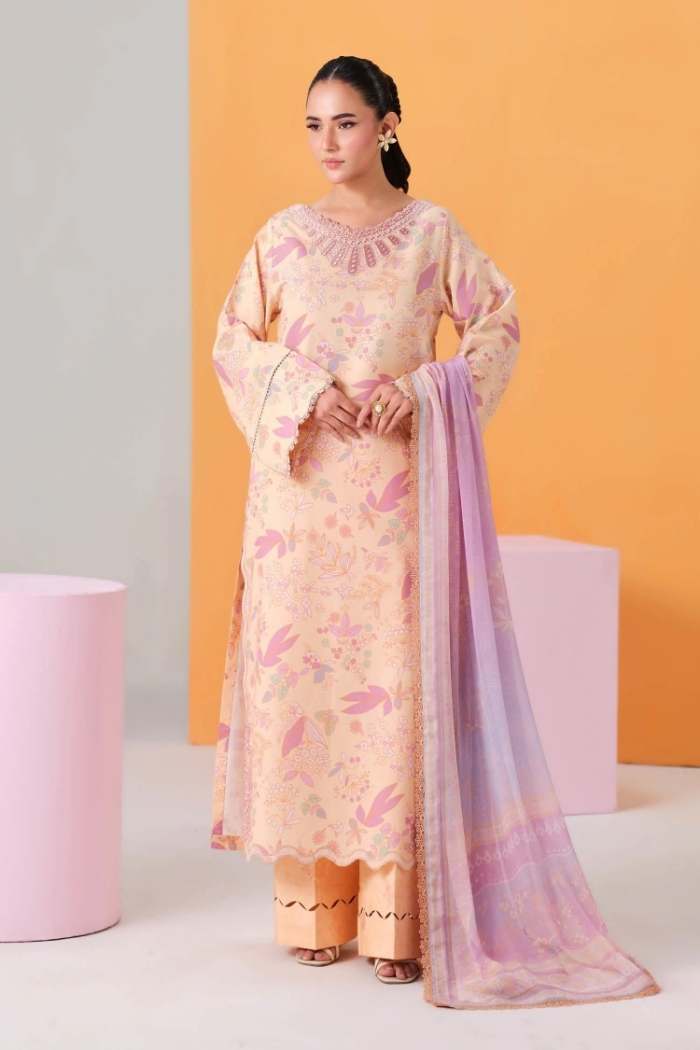 Ramsha | Rangrez Luxury Lawn - VOL 8 | R-811