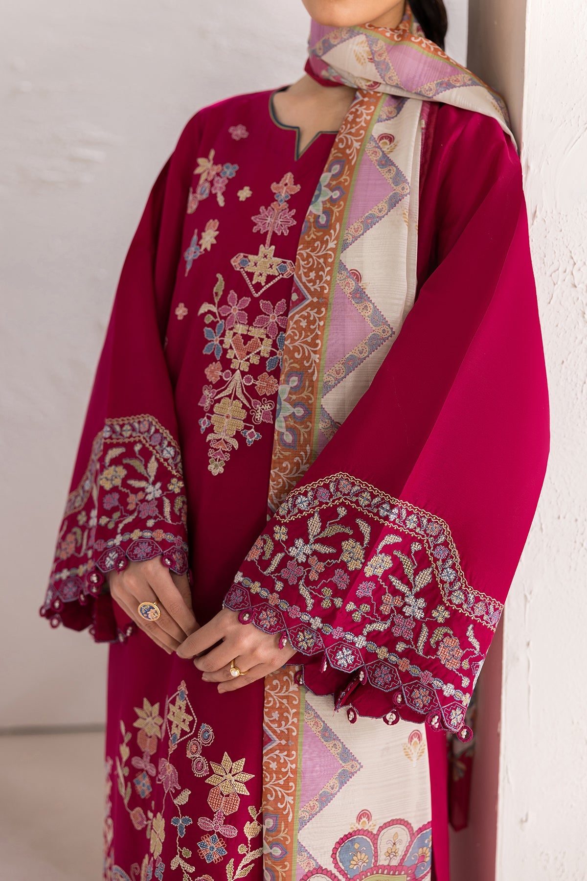 Baroque | Embroidered lawn | UF-4449