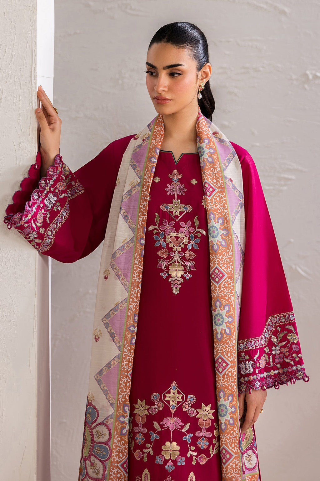 Baroque | Embroidered lawn | UF-4449