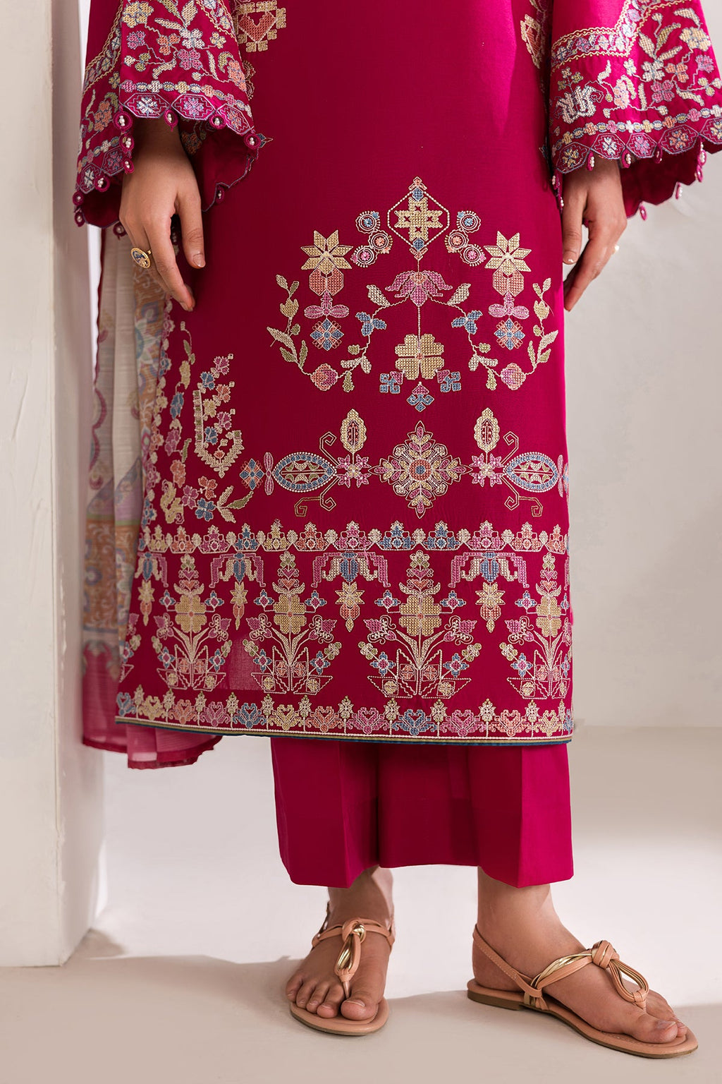 Baroque | Embroidered lawn | UF-4449