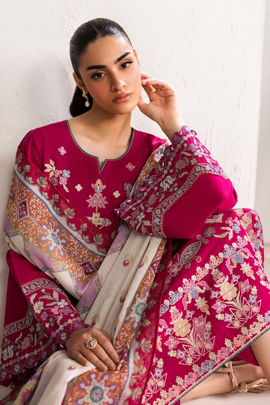Baroque | Embroidered lawn | UF-4449