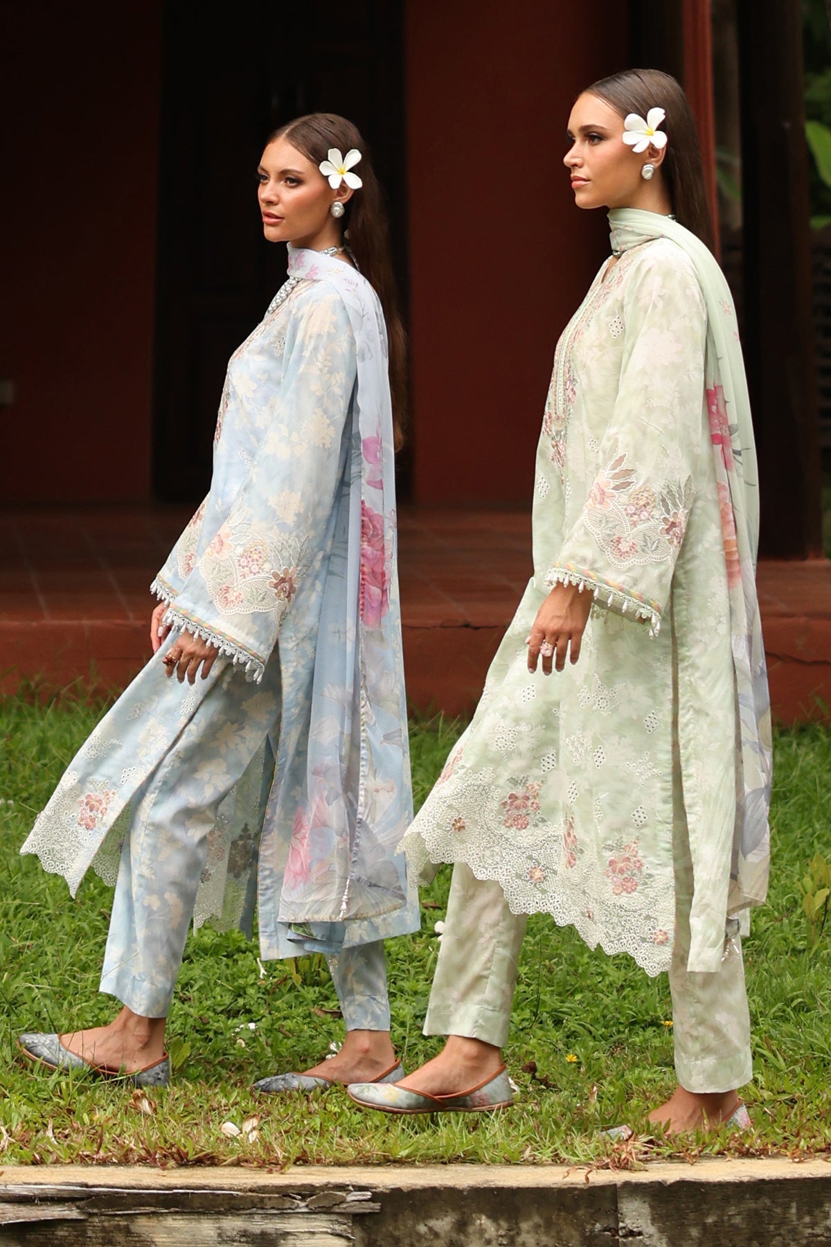 Baroque | Embroidered lawn | UF-4250