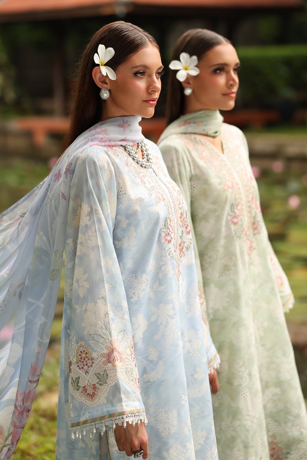 Baroque | Embroidered lawn | UF-4250